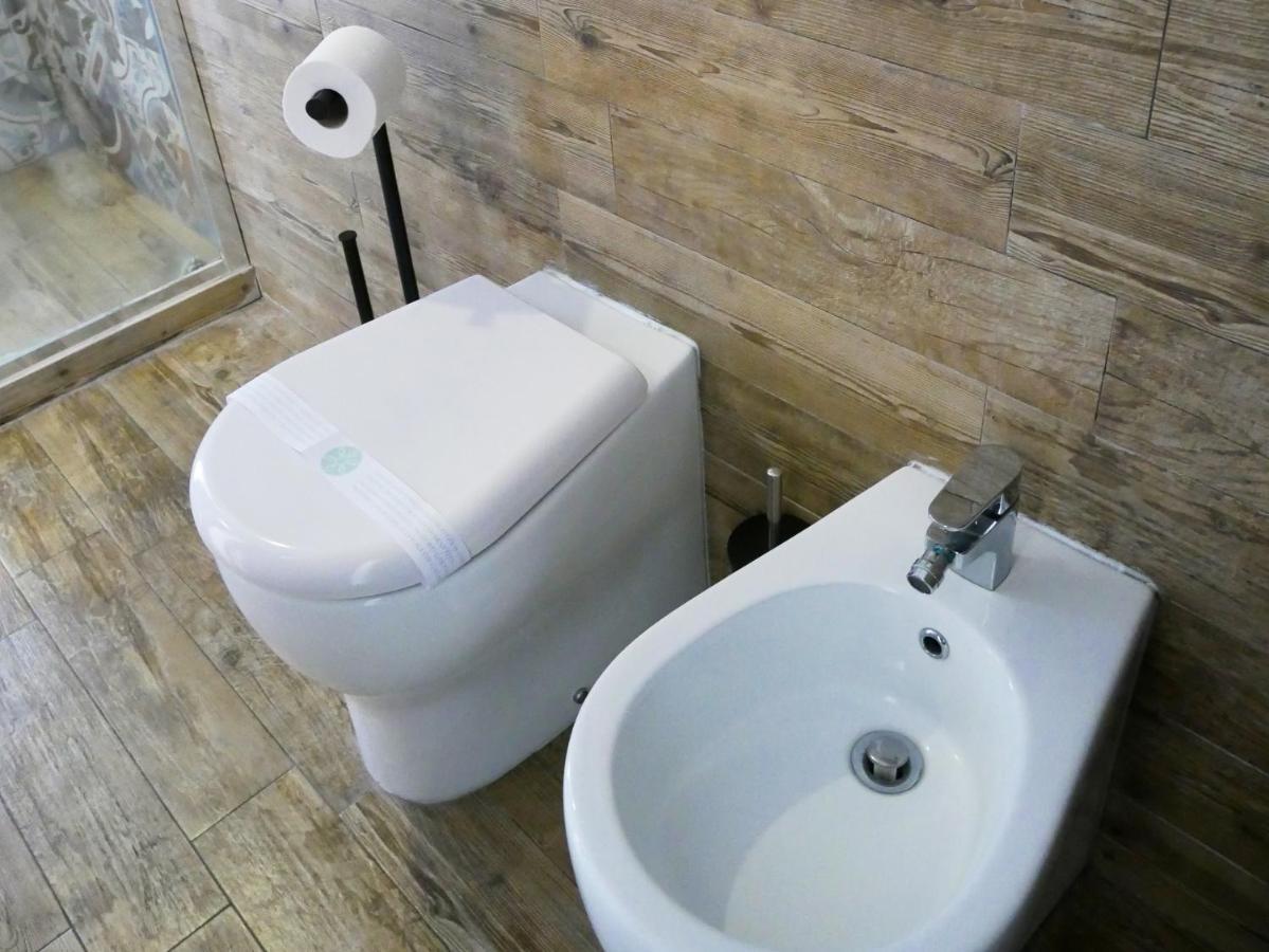Ninetti Guest House - Apt Centro Storico คาตาเนีย ภายนอก รูปภาพ