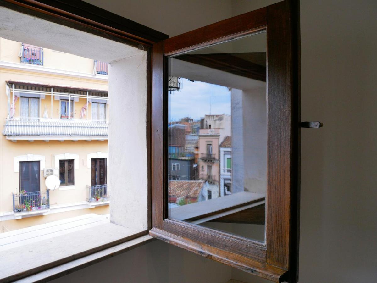 Ninetti Guest House - Apt Centro Storico คาตาเนีย ภายนอก รูปภาพ