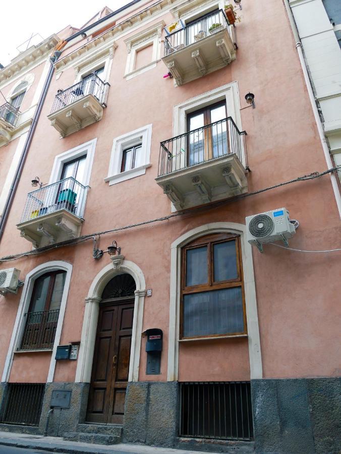 Ninetti Guest House - Apt Centro Storico คาตาเนีย ภายนอก รูปภาพ