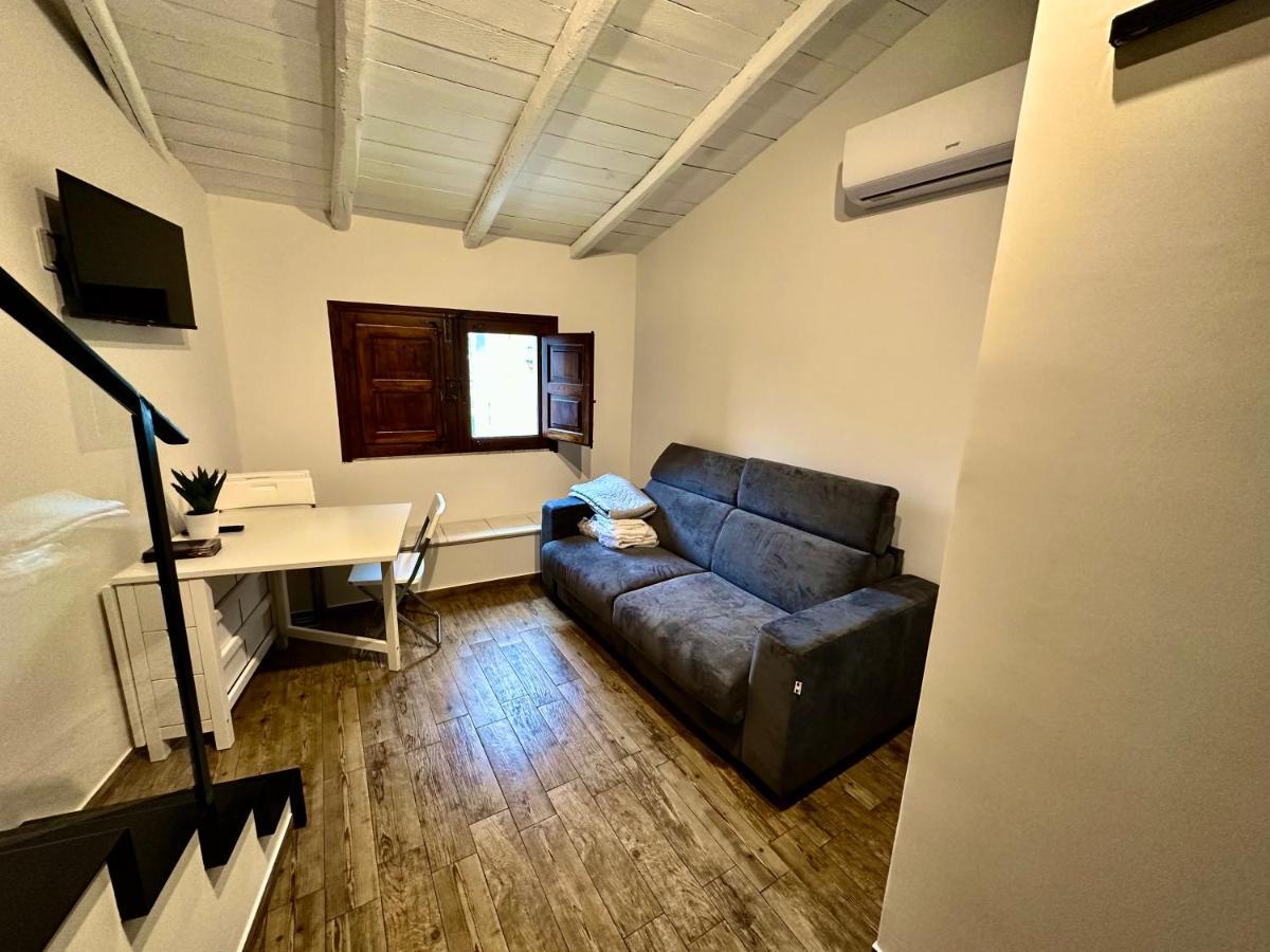 Ninetti Guest House - Apt Centro Storico คาตาเนีย ภายนอก รูปภาพ
