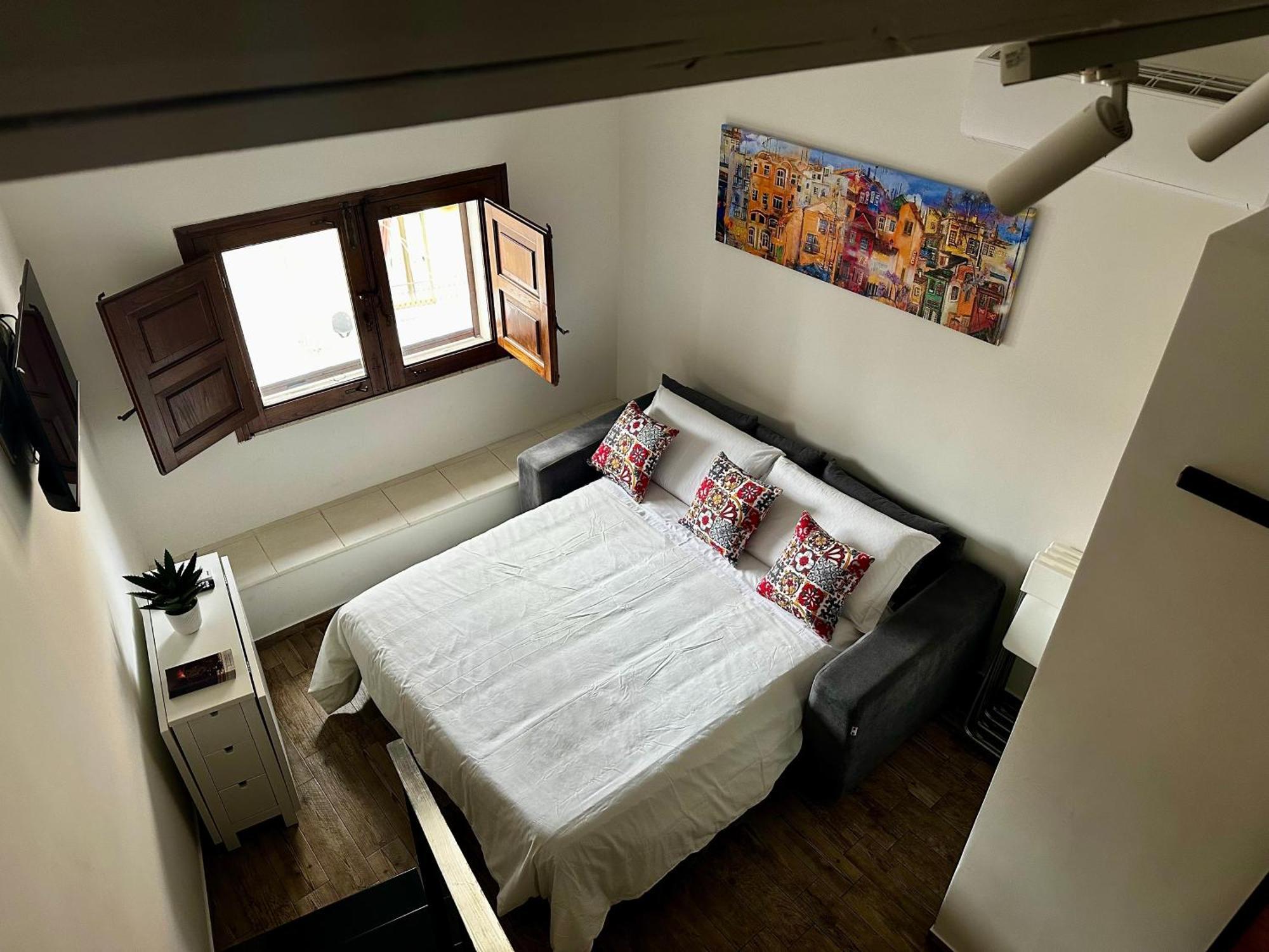 Ninetti Guest House - Apt Centro Storico คาตาเนีย ภายนอก รูปภาพ